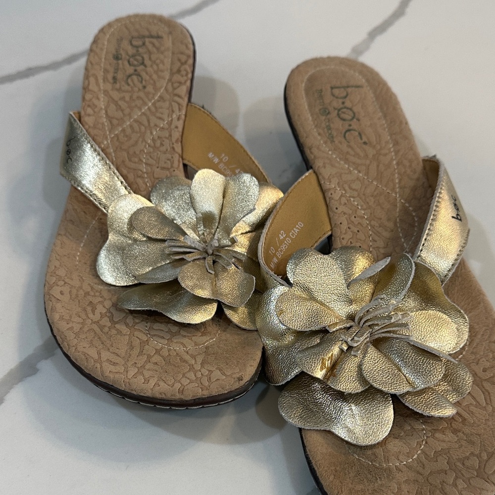 b.o.c. Women's Gold Floral Sandals